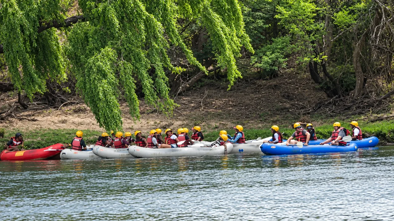 School rafting group crossing the Vaal River